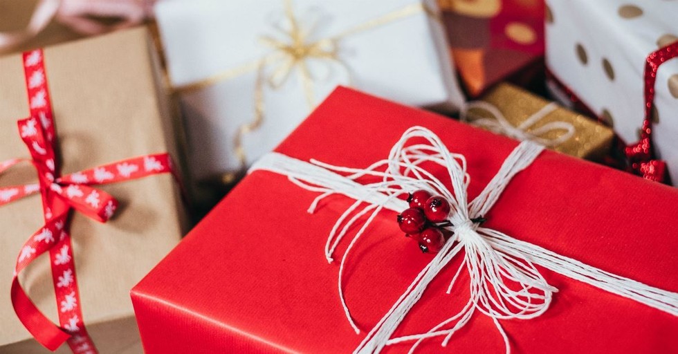 Ideas for Wrapping Beautiful Christmas Gifts - Life as a LEO Wife