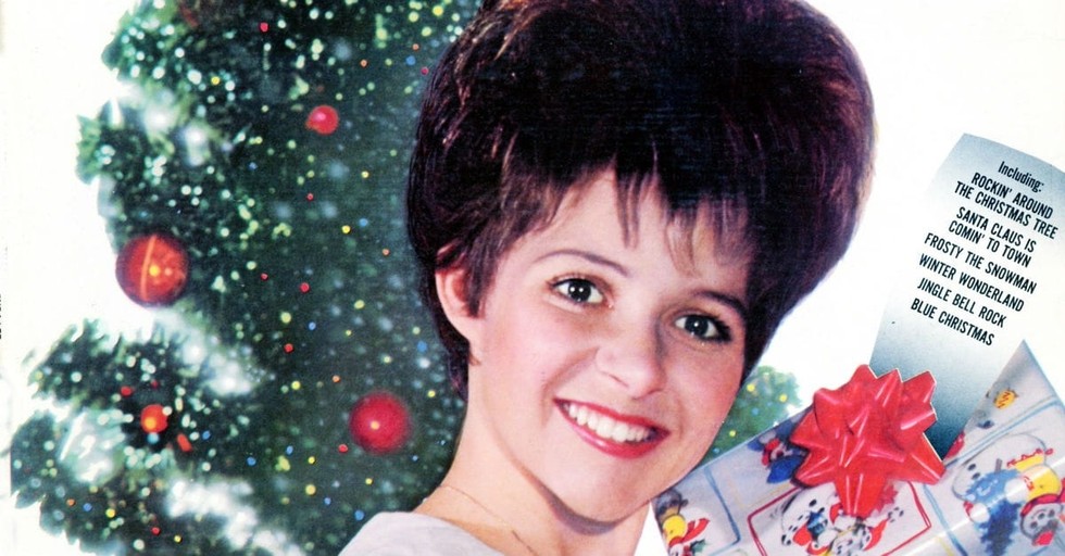 Brenda lee rockin around the christmas tree. Brenda Lee Christmas Tree. Brenda Lee - Rockin' around the Christmas Tree фото. Rocking around the Christmas Tree Brenda Lee.