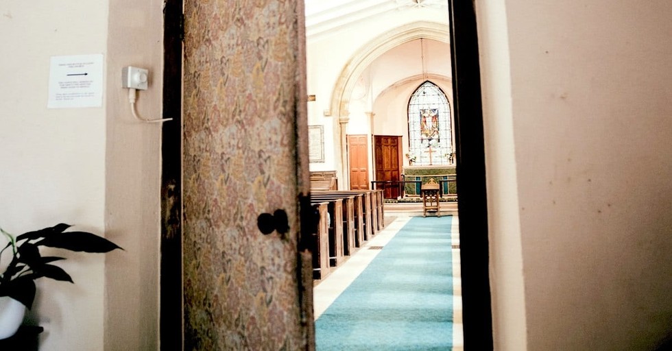 10 Simple (but Meaningful) Ways to Welcome First-Time Church Guests