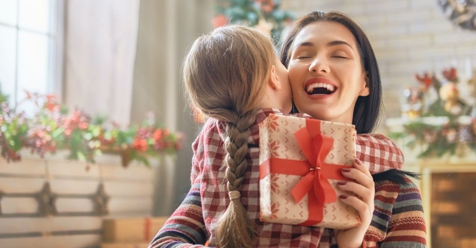 10 Things Parents Should Teach Their Kids about Christmas 