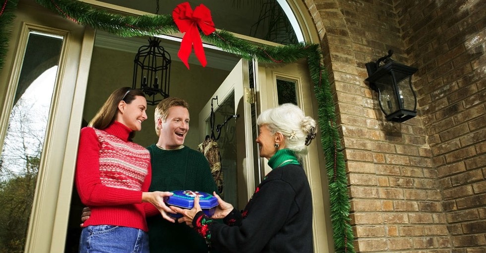 Neighbors surprise family, making sure their Christmas lights keep