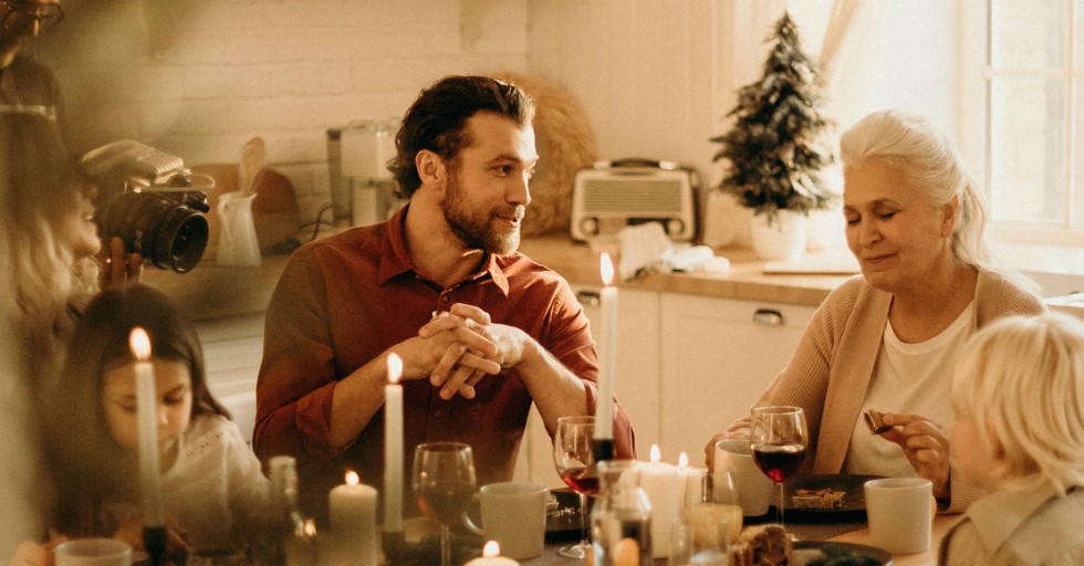 6 Ways to Not Dread the In-Laws for the Holidays