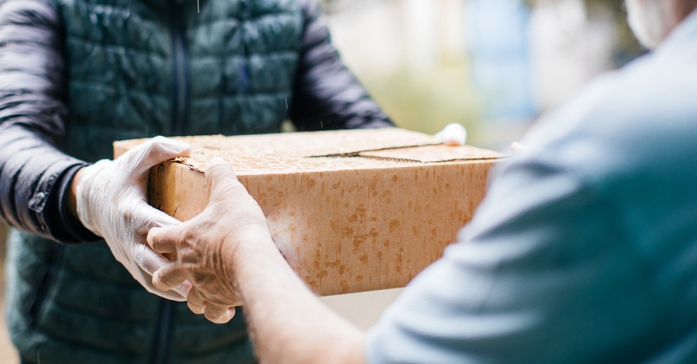 10 Ways to Bless Delivery People This Holiday Season