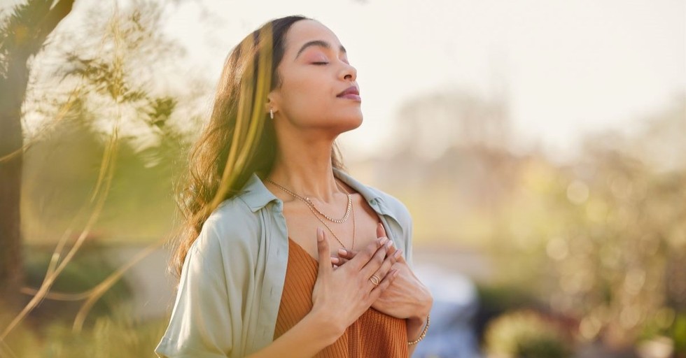 7 Prayers to Breathe in God’s Strength First Thing in the Morning