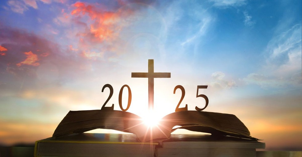 3 Scriptures and Prayers to Invite God’s Guidance in Choosing Your Word for the New Year