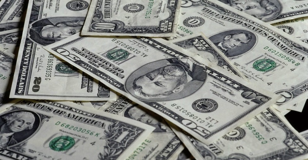 10 Signs You Love Money Too Much