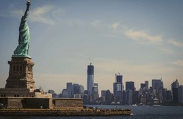 New York City skyline at dusk, featuring the Statue of Liberty, symbolizing opportunity, diversity, and growth in a competitive business landscape.